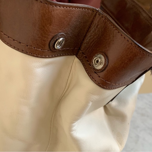 COACH Soho Pleated Leather Tan and Off White Handbag w/Nickel Hardware. F15045 - Picture 4 of 8